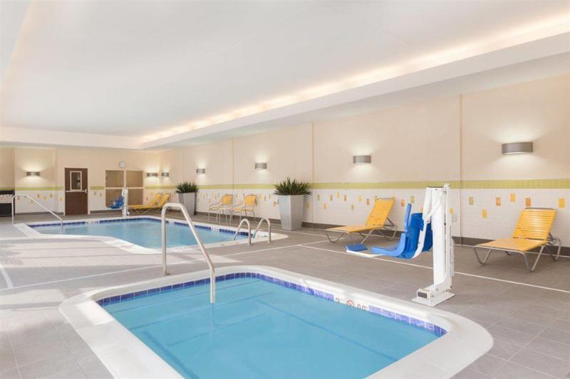Towneplace Suites By Marriott Pittsburgh Airport/Robinson Township Экстерьер фото